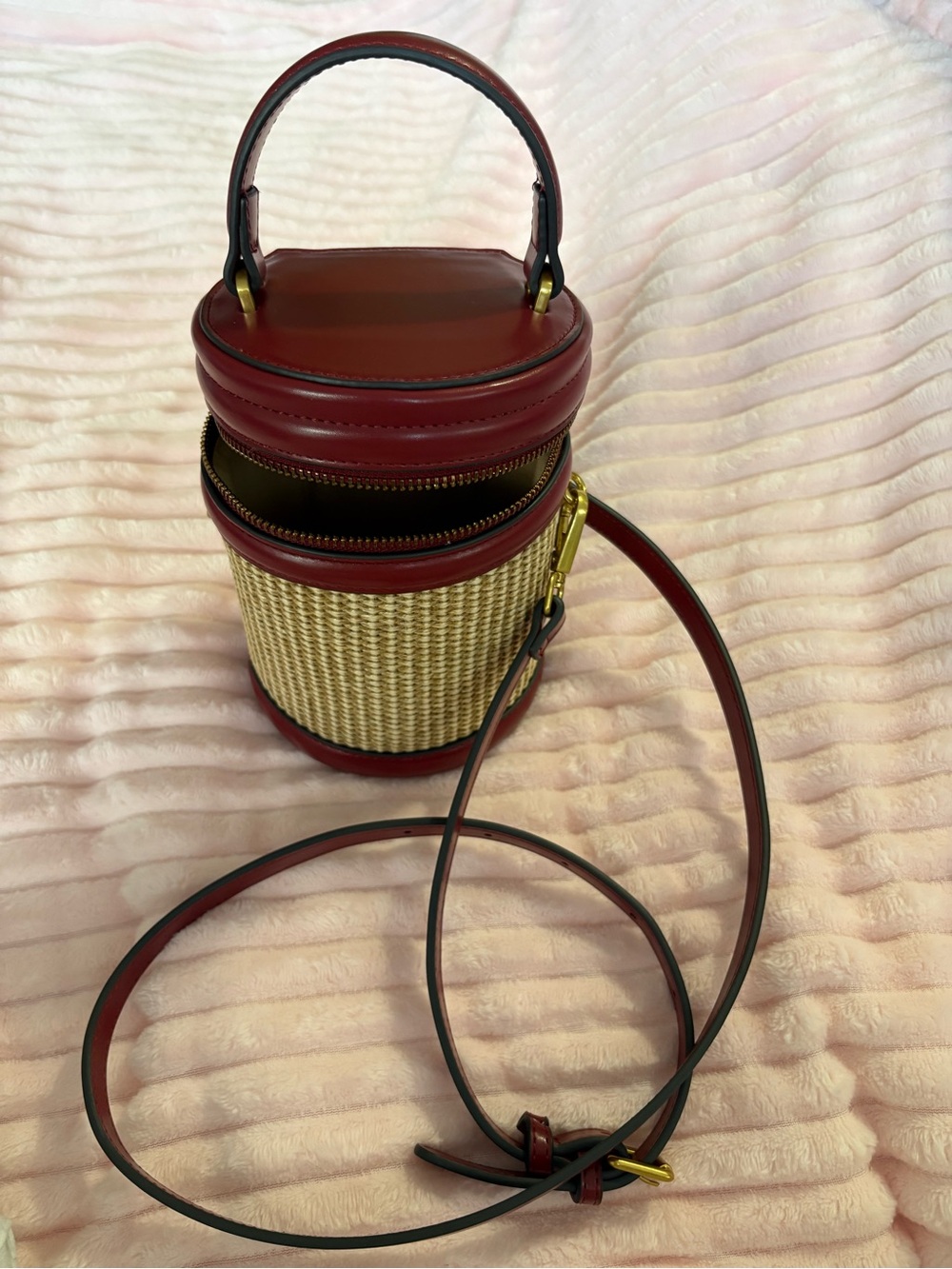 House of Harlow 1960 Straw Cylinder Crossbody with Burgundy Trim - Picture 3 of 8
